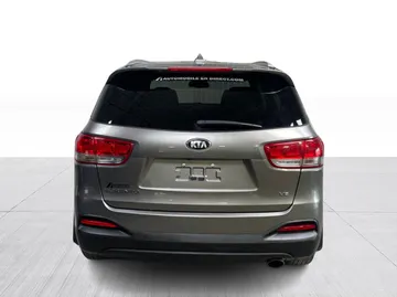 2018 Kia Sorento - image 12