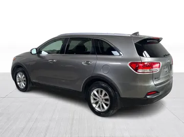2018 Kia Sorento - image 11