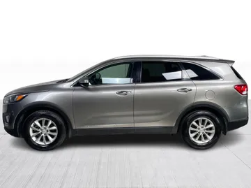 2018 Kia Sorento - image 10