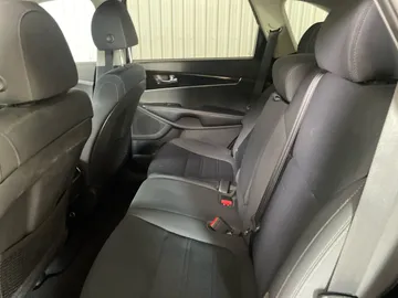 2019 Kia Sorento - image 15