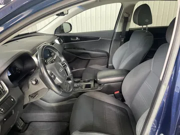 2019 Kia Sorento - image 3