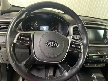 2019 Kia Sorento - image 17