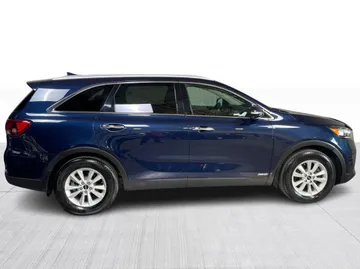 2019 Kia Sorento - image 2