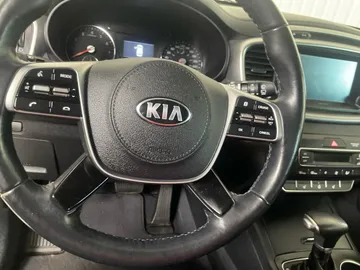 2019 Kia Sorento - image 17