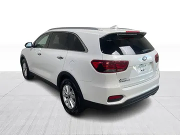 2019 Kia Sorento - image 11