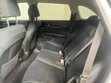 2019 Kia Sorento - image 15