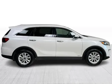 2019 Kia Sorento - image 2