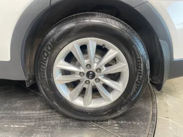 2019 Kia Sorento - image 6