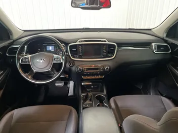 2019 Kia Sorento - image 4