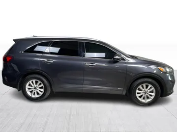2019 Kia Sorento - image 2