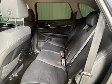 2019 Kia Sorento - image 15