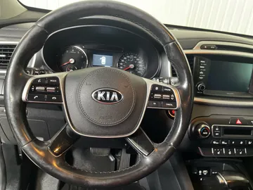 2019 Kia Sorento - image 17