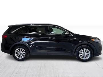 2019 Kia Sorento - image 2