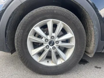 2019 Kia Sorento - image 7