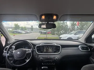 2019 Kia Sorento - image 8