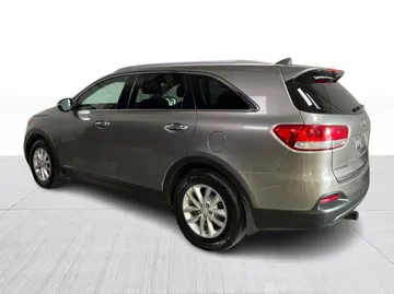 2018 Kia Sorento - image 11