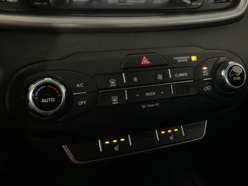 2018 Kia Sorento - image 22