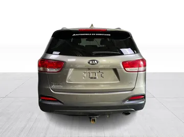 2018 Kia Sorento - image 12