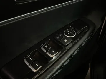 2018 Kia Sorento - image 24