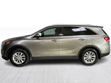 2018 Kia Sorento - image 10