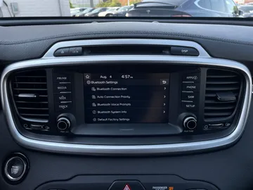 2018 Kia Sorento - image 25