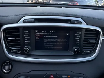 2018 Kia Sorento - image 7