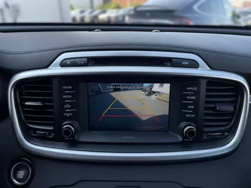 2018 Kia Sorento - image 20