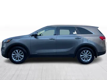 2018 Kia Sorento - image 10