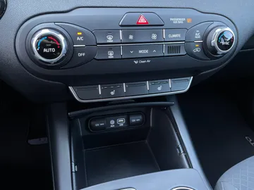 2018 Kia Sorento - image 21