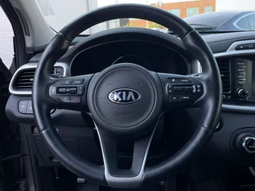2018 Kia Sorento - image 18