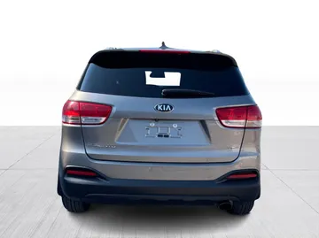 2018 Kia Sorento - image 12