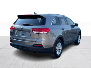 2018 Kia Sorento - image 14