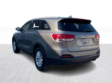 2018 Kia Sorento - image 11