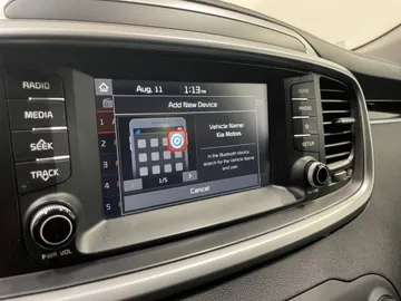 2020 Kia Sorento - image 25