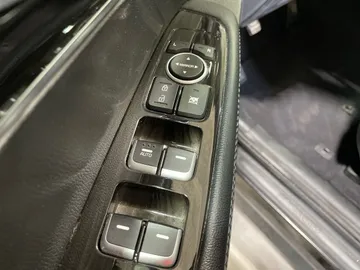 2020 Kia Sorento - image 22