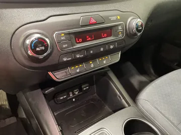 2020 Kia Sorento - image 21