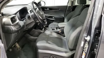 2020 Kia Sorento - image 8