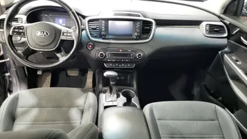 2020 Kia Sorento - image 9