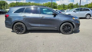 2020 Kia Sorento - image 6