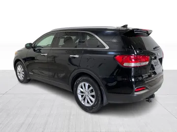 2018 Kia Sorento - image 11