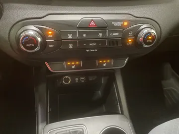 2018 Kia Sorento - image 21