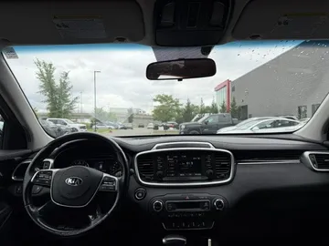 2020 Kia Sorento - image 7
