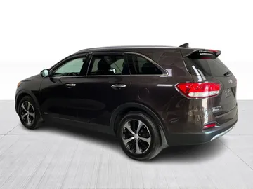 2018 Kia Sorento - image 11