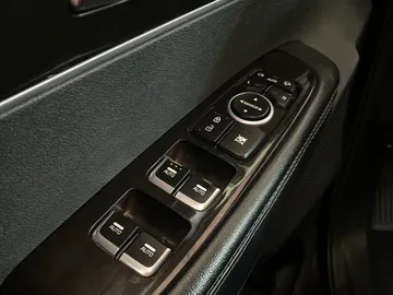2018 Kia Sorento - image 25