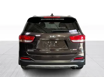 2018 Kia Sorento - image 12