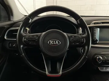 2018 Kia Sorento - image 18