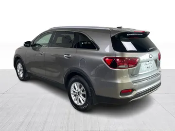 2019 Kia Sorento - image 11