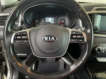 2019 Kia Sorento - image 17