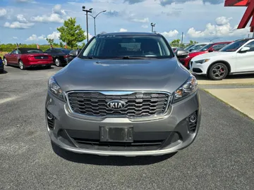 2019 Kia Sorento - image 2