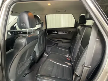 2019 Kia Sorento - image 15